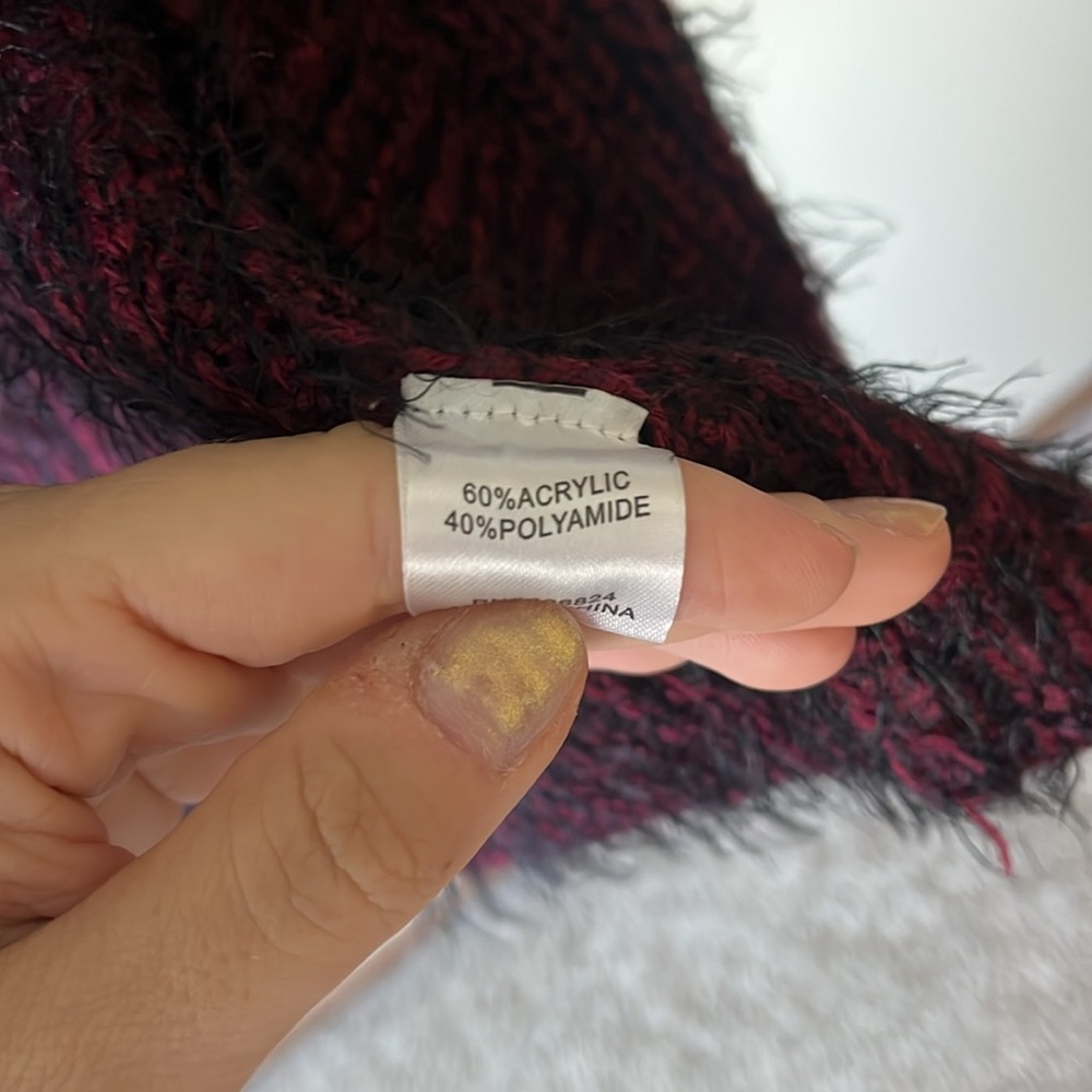 nicole sabbatini Women's oversized fuzzy Burgundy Sweater Cardigan with pockets - Picture 4 of 7